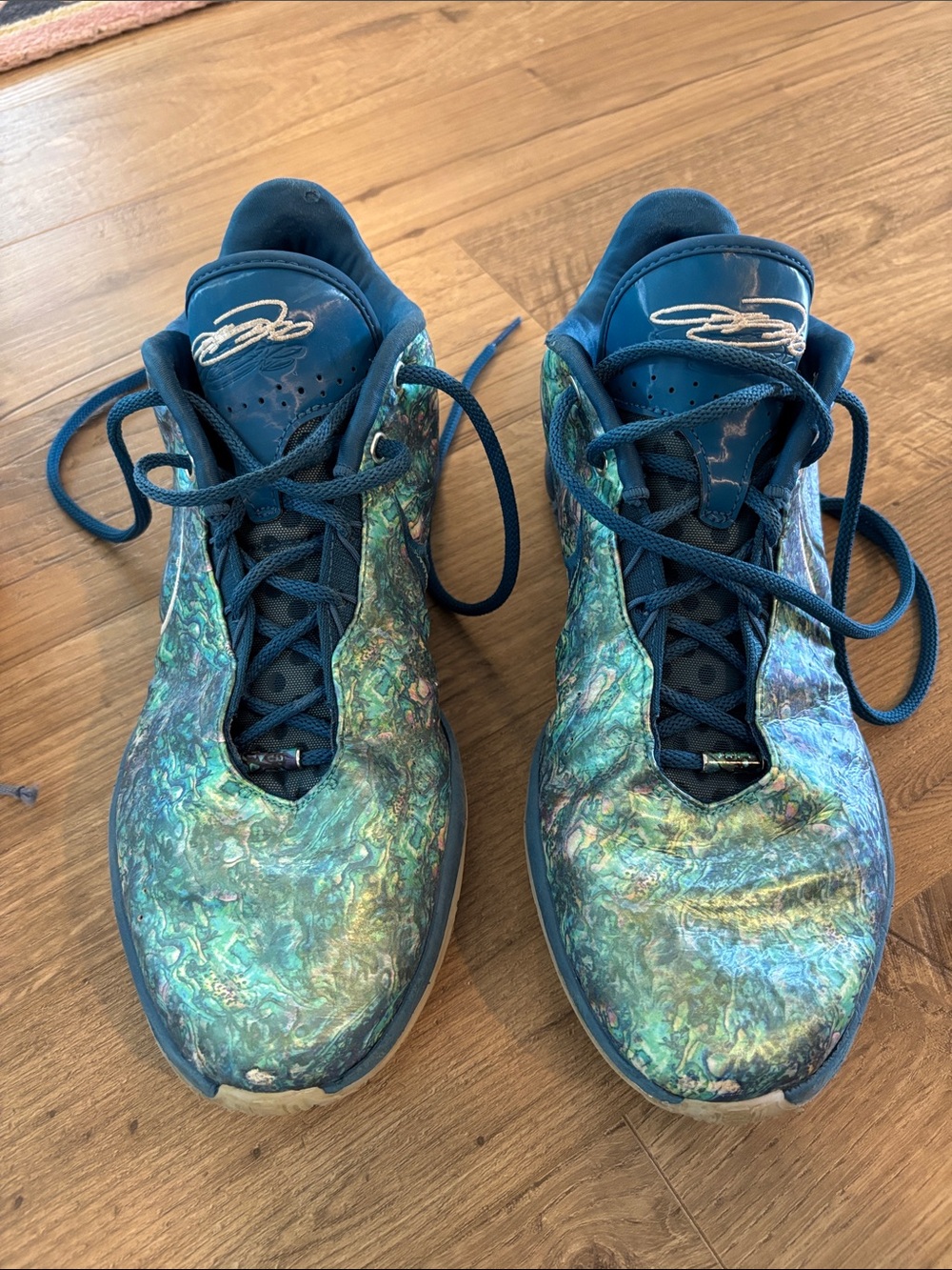 Men's Athletic Shoes - Iridescent Teal Performance Trainer